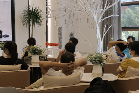 戴眼鏡會使近視加深眼球變突？加深近視度數(shù)嗎？