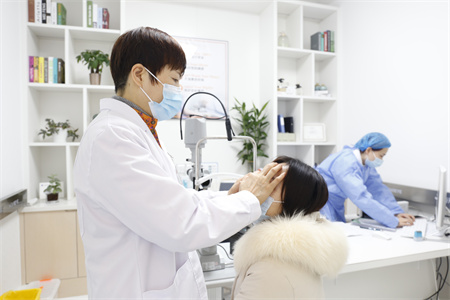 合肥近視手術前為什么要滴眼藥水?沃瑞眼科科普